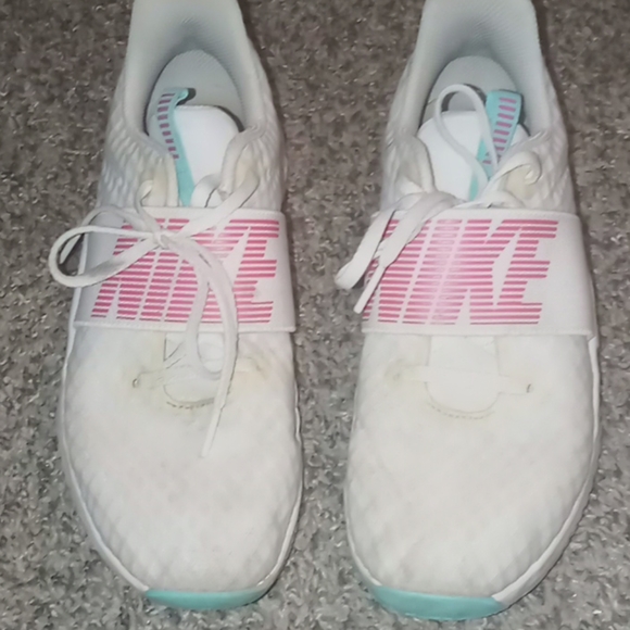 Tennis shoes - Picture 1 of 6